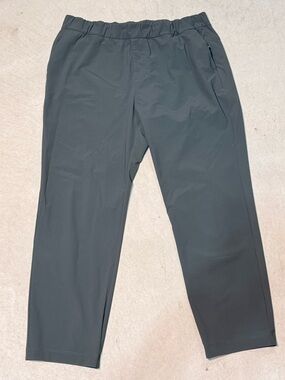Vuori Women's Olive Green Sage Miles Away Ankle Cropped Pants XL Extra Large